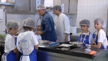Imagem de Escola Médica de Verão ensina crianças (vídeo)