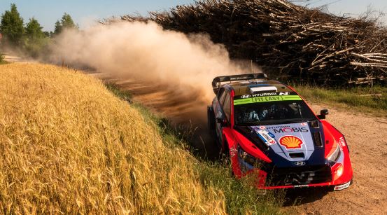 Imagem de Ott Tänak lidera Rali da Finlândia após super especial