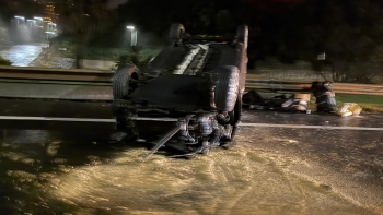 Imagem de Capotamento na via rápida faz um ferido