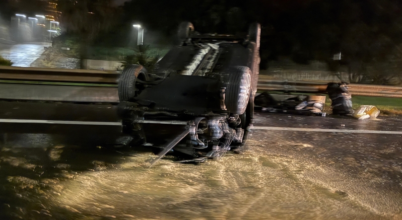 Imagem de Capotamento na via rápida faz um ferido