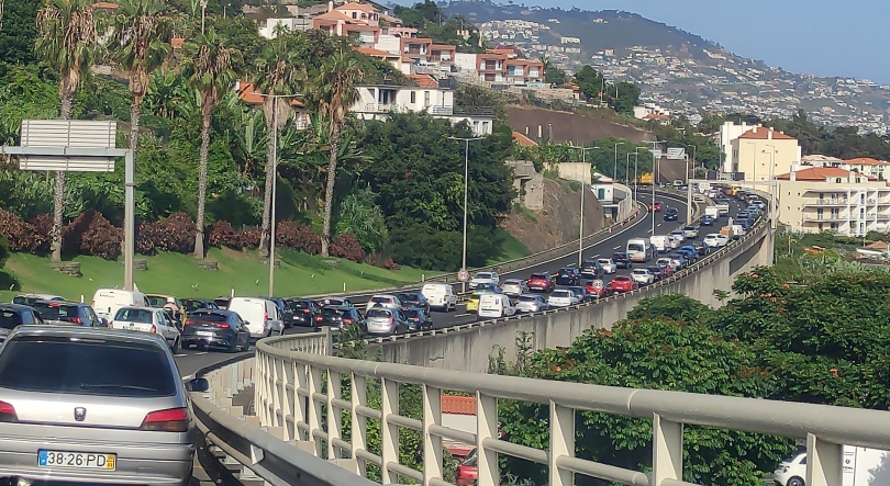 Imagem de Acidente deixa o trânsito lento na via rápida