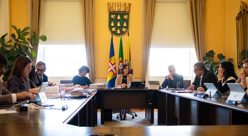 Imagem de Funchal vai dar apoio de 46.800 euros para atribuição de manuais e material escolar