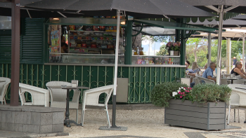 Imagem de Quiosques da Avenida do Mar vão ser explorados pelo Café do Teatro (vídeo)