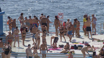 Imagem de Praias do Funchal com grande afluência (vídeo)