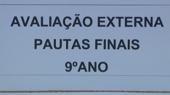 Imagem de Já foram afixados os resultados dos exames nacionais do 9.º ano (vídeo)