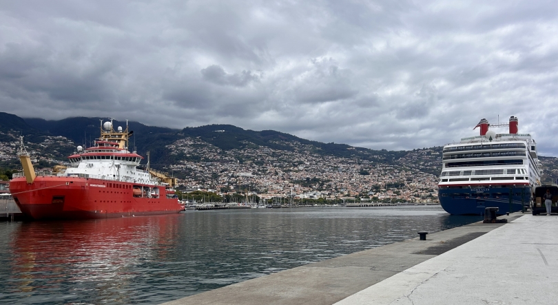 Imagem de Borealis e Sir David Attenborough no Porto do Funchal