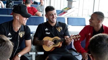 Imagem de Médio do São Paulo a caminho do Nacional