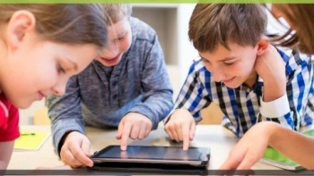 Imagem de Escolas vão poder escolher entre manuais digitais ou em papel