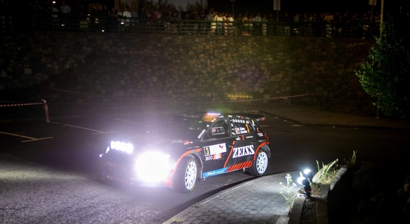 Imagem de Miguel Caires na frente do Rali da Calheta