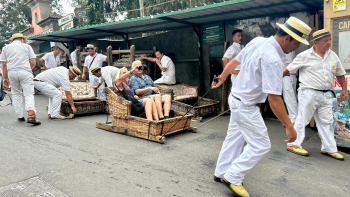 Imagem de Carreiros param para descanso durante as Festas do Monte
