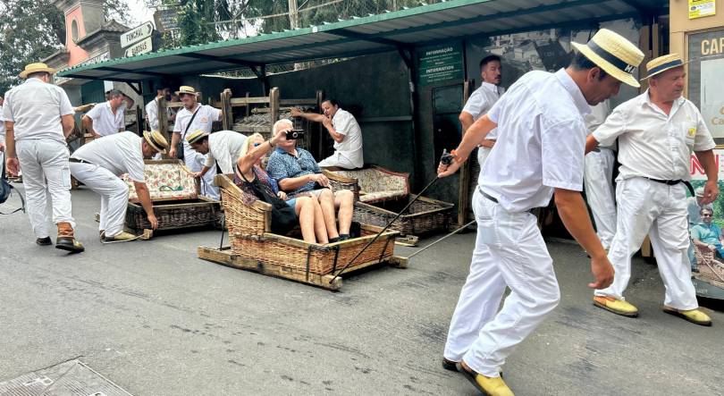 Imagem de Carreiros param para descanso durante as Festas do Monte