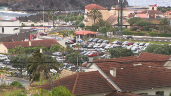 Imagem de Há quem se queixe da falta de estacionamento no Porto Moniz (vídeo)