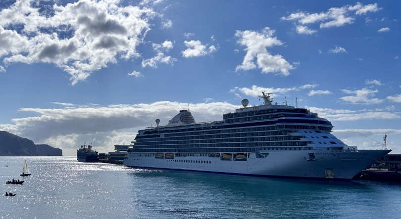 Imagem de Cruzeiro de luxo com escala no Funchal