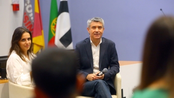 Imagem de Carneiro diz que decisão do TC é derrota de um Governo que devia ouvir mais Marcelo e PS