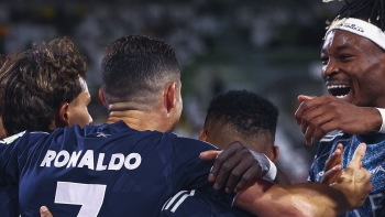 Imagem de Al Nassr goleia Al Taawon com golo de CR7 e ‘hat-trick’ de Félix