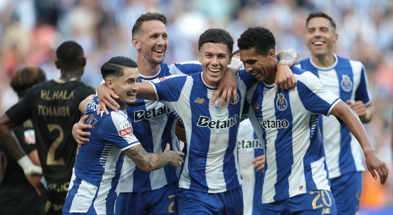 Imagem de Porto vence e convence com boa exibição
