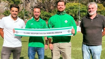 Imagem de Ribeira Brava joga fora Camacha recebe o Monção (áudio)
