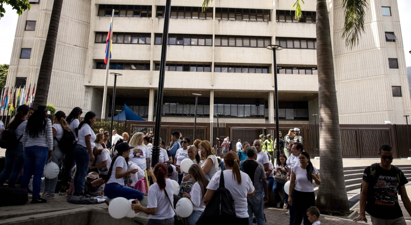 Imagem de Atacadas mulheres em vigília pelos presos políticos na Venezuela