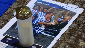 Imagem de Jorge Costa: Equipa do FC Porto presta homenagem no Estádio do Dragão