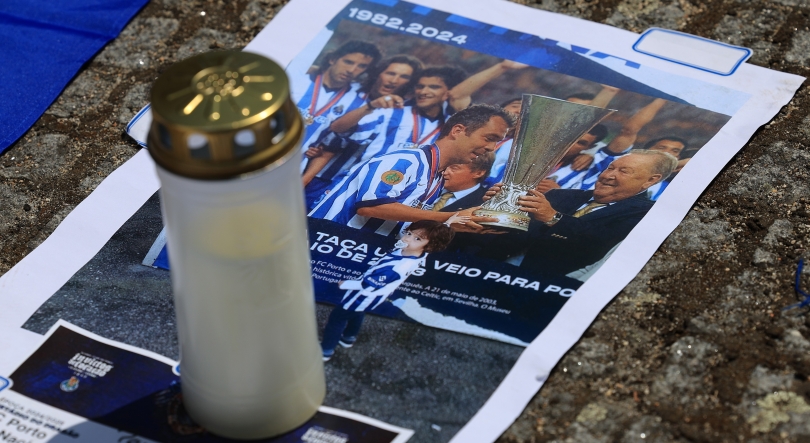 Imagem de Jorge Costa: Equipa do FC Porto presta homenagem no Estádio do Dragão