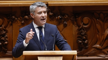 Imagem de Carneiro acusa Montenegro de insensibilidade e impreparação para responder
