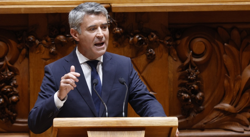 Imagem de Carneiro acusa Montenegro de insensibilidade e impreparação para responder