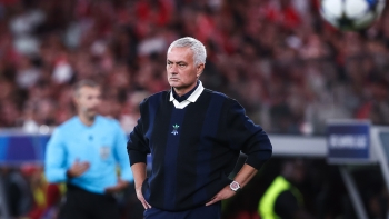 Imagem de Mourinho ‘despedido’ pelo Benfica após percurso sem títulos no Fenerbahçe
