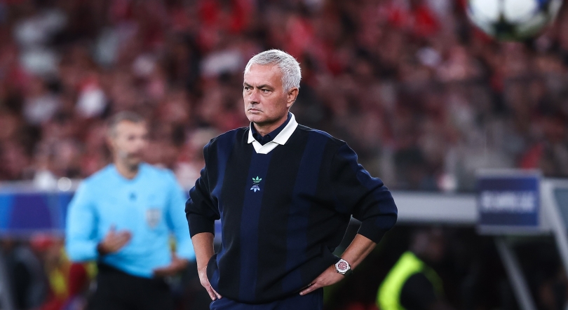 Imagem de Mourinho ‘despedido’ pelo Benfica após percurso sem títulos no Fenerbahçe