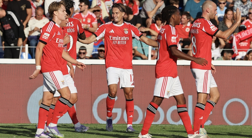 Imagem de Benfica vence em Alverca e iguala Sporting na classificação