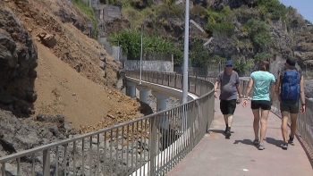 Imagem de Nova derrocada junto do passeio do marítimo (vídeo)