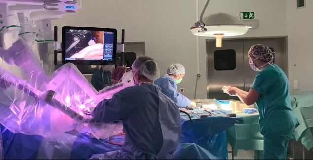 Imagem de Filha doa fígado à mãe em primeiro transplante robótico