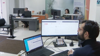 Imagem de Trabalhadores por conta recebiam 1.323 euros/mês