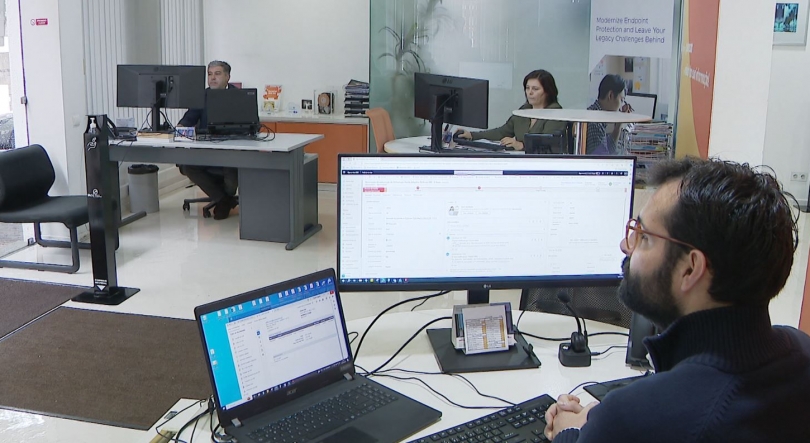 Imagem de Trabalhadores por conta recebiam 1.323 euros/mês