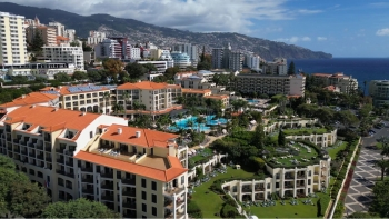 Imagem de Turistas portugueses rendidos à Madeira (vídeo)