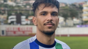 Imagem de Aires Sousa assina pela Associação Desportiva de Machico