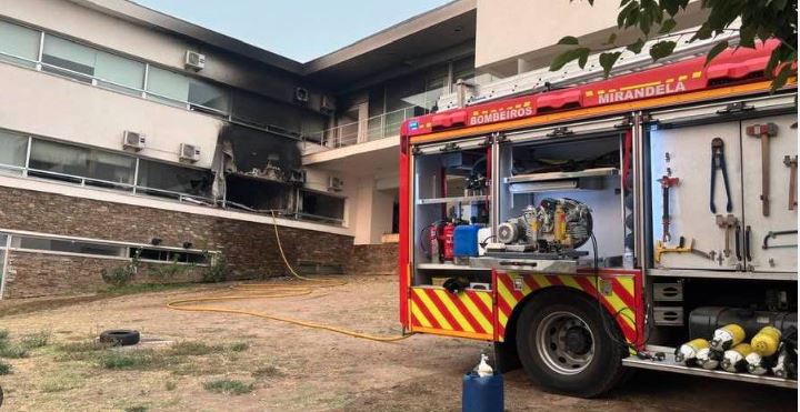 Imagem de Seis mortos e 25 feridos num incêndio num lar