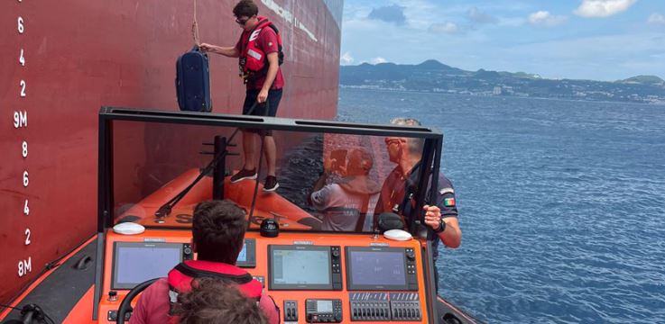 Imagem de Marinha resgata tripulante de navio ao largo de São Miguel