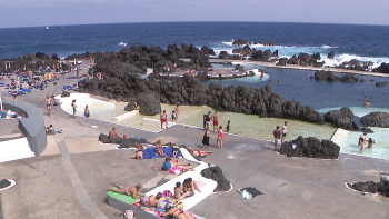Imagem de Piscinas do Porto Moniz já receberam 70 mil pessoas desde julho (vídeo)