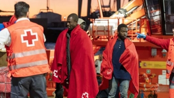 Imagem de Barco insuflável com 62 pessoas resgatado em Canárias