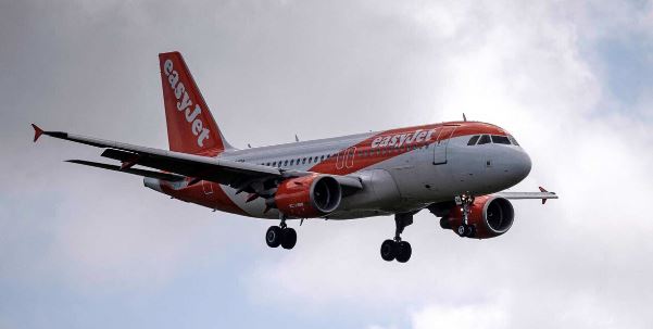 Imagem de Passageiro português tenta invadir cabine do piloto