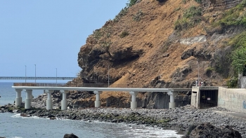 Imagem de Derrocada na praia Formosa leva ao encerramento da promenade