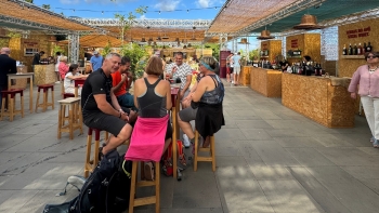 Imagem de Wine Lounge da Praça do Povo promove o Vinho Madeira (áudio)
