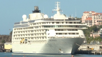 Imagem de Paquete de luxo com passagem pelo Funchal (vídeo)