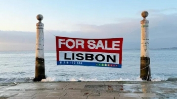 Imagem de Lisboa à venda pela mão de Bordalo II