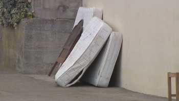 Imagem de Élia Ascensão pede escolta policial na recolha do lixo no Bairro da Nogueira (áudio)