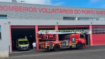 Imagem de Bombeiros do Porto Santo equipados com uma viatura escada (vídeo)
