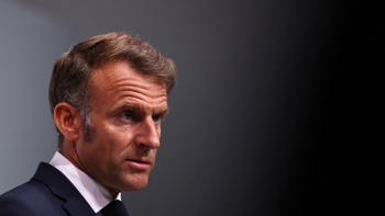 Imagem de Macron convoca líderes de partidos que apoiam Governo francês
