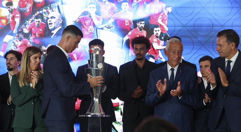 Imagem de Diogo Jota e Jorge Costa ‘eternizados’ pela FPF em nova Praça dos Heróis