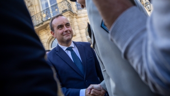 Imagem de Novo PM francês promete “mudanças profundas” para tirar a França da crise