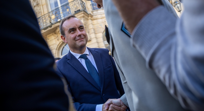Imagem de Novo PM francês promete “mudanças profundas” para tirar a França da crise